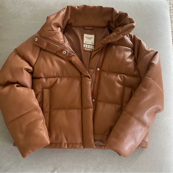 Abercrombie & Fitch Tan cropped puffer jacket - Picture 1 of 11